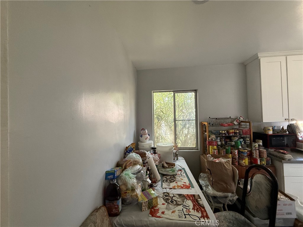 https://media.crmls.org/medias/798befee-1874-4bbf-b46a-553b204f0841.jpg?preset=X-Large