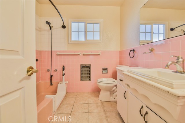 Detail Gallery Image 18 of 24 For 100 Cerritos #7,  Long Beach,  CA 90802 - 1 Beds | 1 Baths