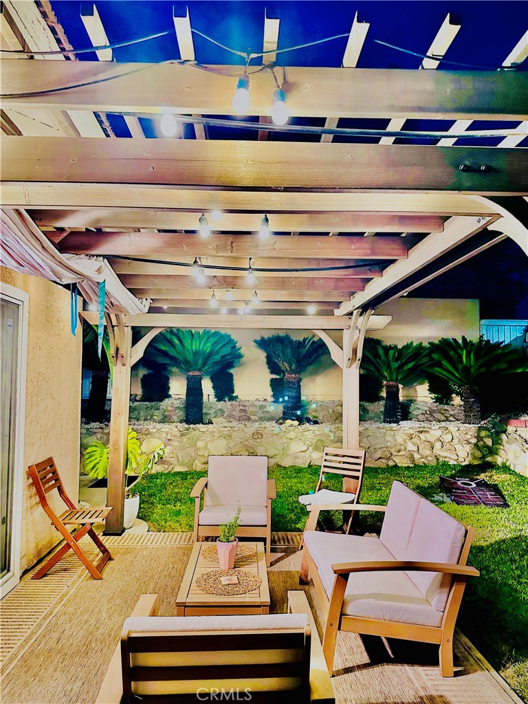 https://media.crmls.org/medias/798ef37d-106f-4ace-91d0-f5c394c50450.jpg?preset=X-Large