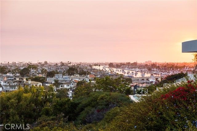 1535 Dolphin Terrace, Corona del Mar CA: https://media.crmls.org/medias/799022a6-e998-4337-9f15-f856465729a4.jpg