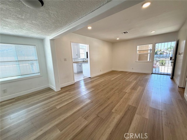 7062 Calvin Avenue, Reseda CA: https://media.crmls.org/medias/7990343e-05bb-4615-9770-243e4d2be60b.jpg