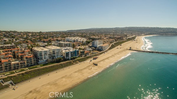 565 Esplanade, Redondo Beach, California 90277, 1 Bedroom Bedrooms, ,Residential,Sold,Esplanade,SB21248131
