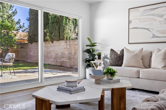 Detail Gallery Image 5 of 20 For 9552 Rhea Ave, Northridge,  CA 91324 - 4 Beds | 2 Baths