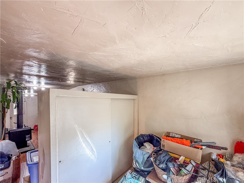 https://media.crmls.org/medias/79934c80-ce31-48b8-a928-429dc6c168a1.jpg?preset=X-Large