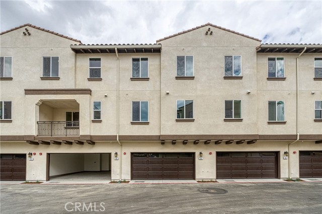 Detail Gallery Image 2 of 38 For 2440 E Lincoln Ave #3,  Anaheim,  CA 92806 - 4 Beds | 3/1 Baths