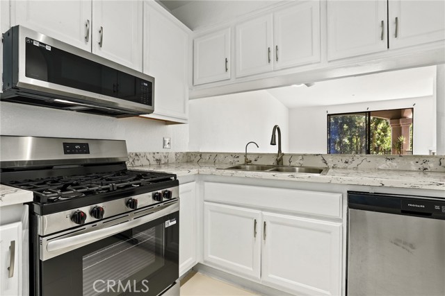 Detail Gallery Image 2 of 30 For 555 Maine #210,  Long Beach,  CA 90802 - 2 Beds | 2 Baths