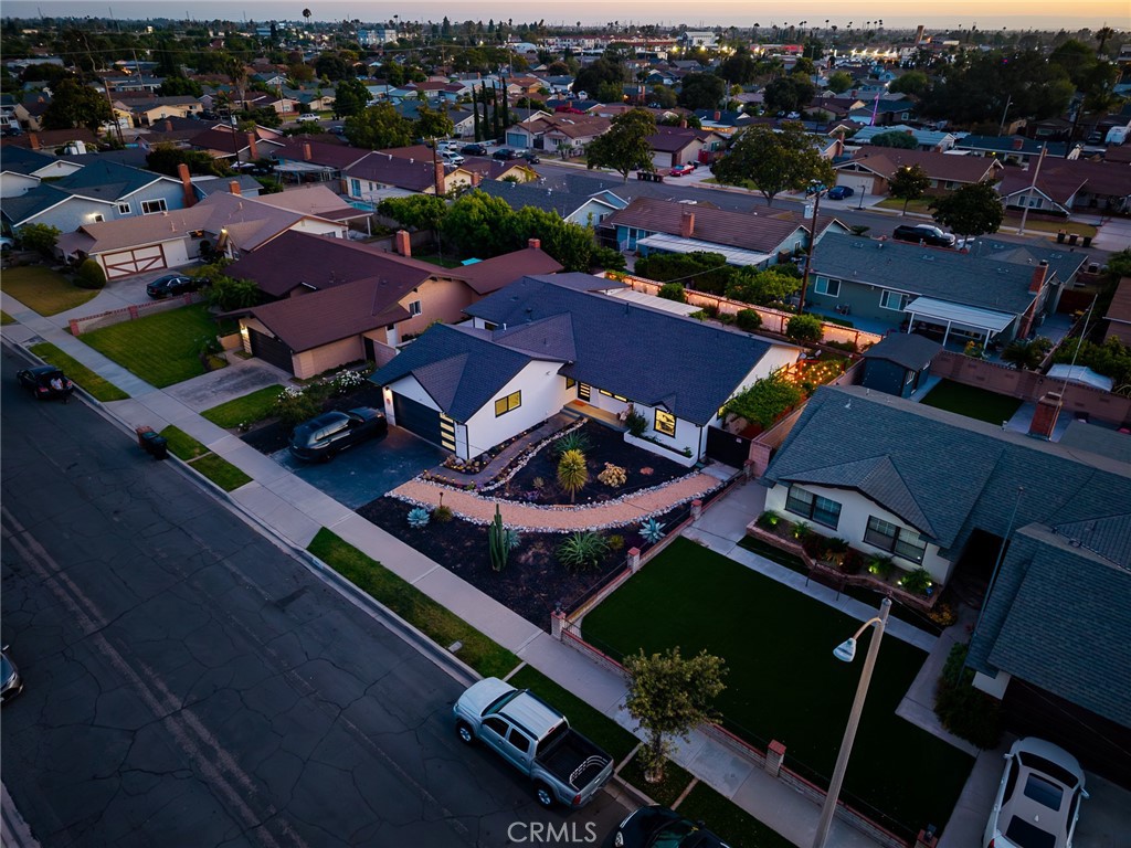 https://media.crmls.org/medias/7995a456-f1c2-445e-b5ef-e6a5e7f79857.jpg?preset=X-Large