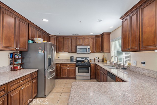 Detail Gallery Image 13 of 17 For 1535 W Persimmon, Rialto,  CA 92377 - 5 Beds | 3 Baths