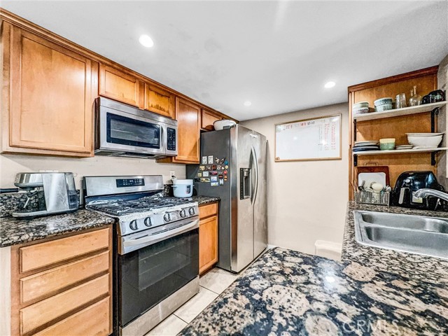 Detail Gallery Image 11 of 27 For 1315 Massachusetts Ave #204,  Riverside,  CA 92507 - 2 Beds | 2 Baths