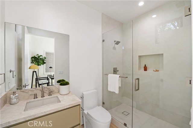 10840 Queensland, Los Angeles CA: https://media.crmls.org/medias/799673e0-c55f-43ed-8c61-9cc9b761e10d.jpg