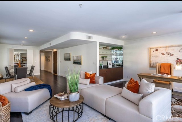1819 Holmby Avenue, Los Angeles CA: https://media.crmls.org/medias/7996cc2d-4024-428c-8a60-d8a165fdba46.jpg