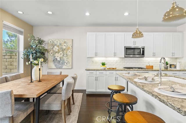 15 Clover, Lake Forest CA: https://media.crmls.org/medias/799835ed-ce45-4141-8eb2-21190cfb1242.jpg