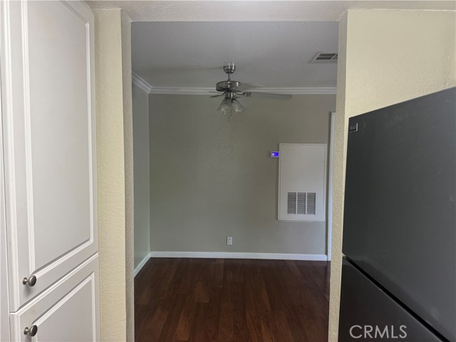 25651 Unit E Indian Hill Ln, Laguna Hills CA: https://media.crmls.org/medias/799910fb-7acb-463c-b070-19d3c9e2961e.jpg