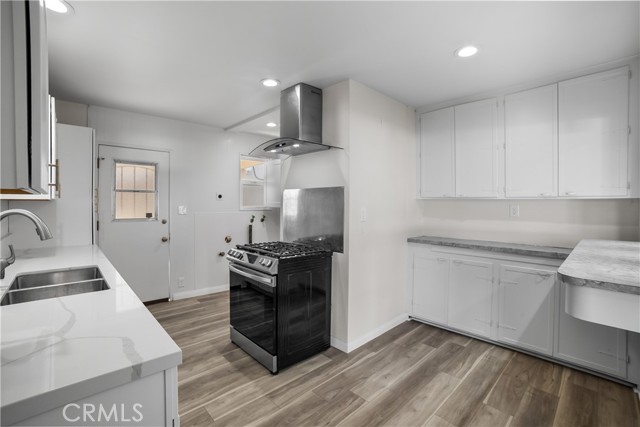 Detail Gallery Image 4 of 14 For 7400 Cozycroft, Winnetka,  CA 91306 - 3 Beds | 2 Baths