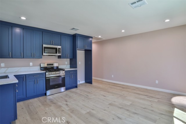 2111 Scott Road, Burbank CA: https://media.crmls.org/medias/79996e46-c9ba-42d7-90b6-3dc96a828919.jpg