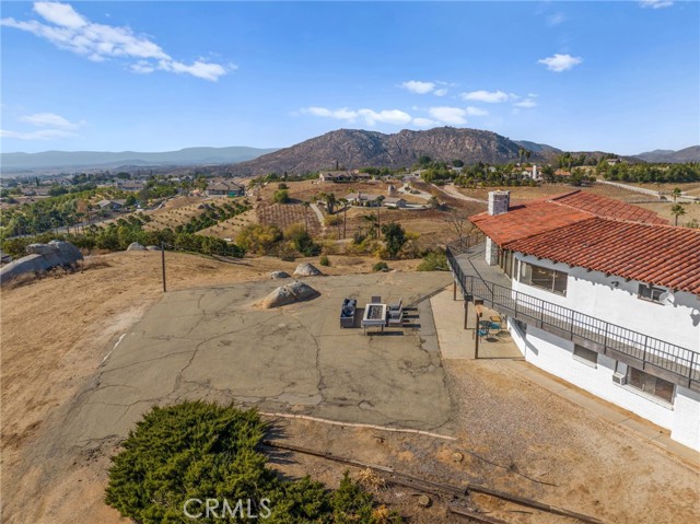 38225 Camino Sierra Road, Temecula CA: https://media.crmls.org/medias/79999eba-6bff-4aa0-9072-eee1183da01f.jpg