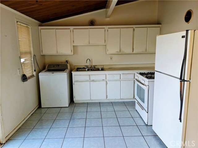 Detail Gallery Image 5 of 20 For 45446 10th St, Lancaster,  CA 93534 - 3 Beds | 1/1 Baths