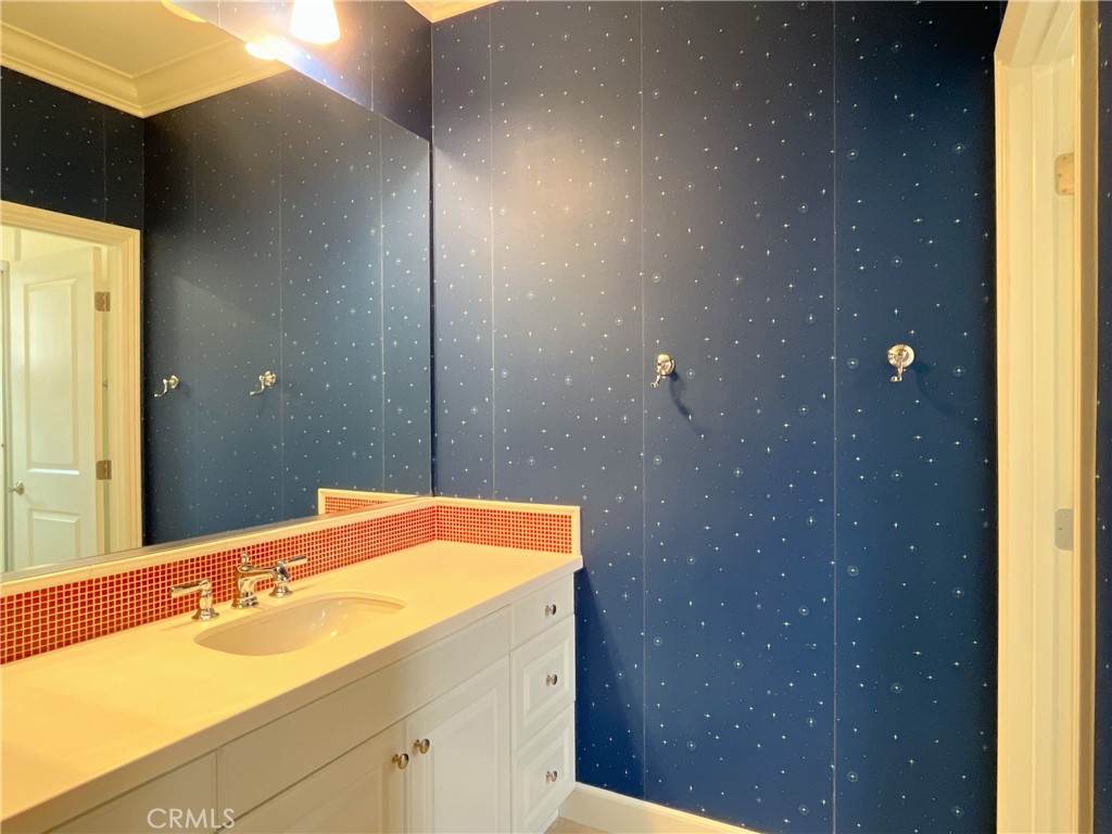 https://media.crmls.org/medias/799abce3-8b01-4d47-9fad-eb750302d512.jpg?preset=X-Large