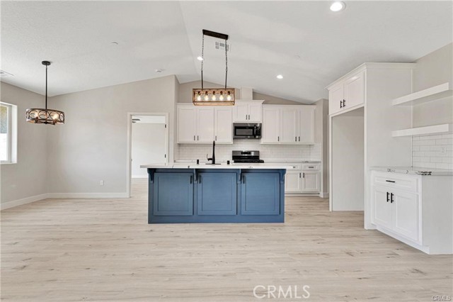 Detail Gallery Image 12 of 41 For 22562 Houston St, Apple Valley,  CA 92308 - 4 Beds | 2 Baths