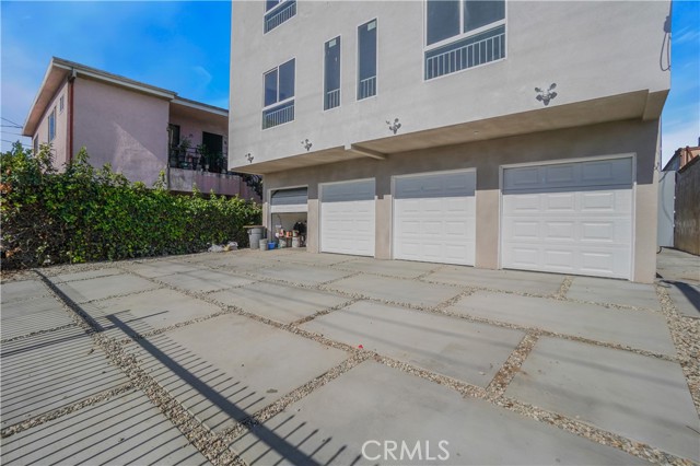 Detail Gallery Image 4 of 25 For 4921 1/2 Normandie, Los Angeles,  CA 90037 - 4 Beds | 4/1 Baths