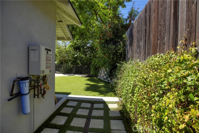 3330 Henrietta Avenue, La Crescenta CA: https://media.crmls.org/medias/799c23f6-1500-423c-92c6-a67463386816.jpg