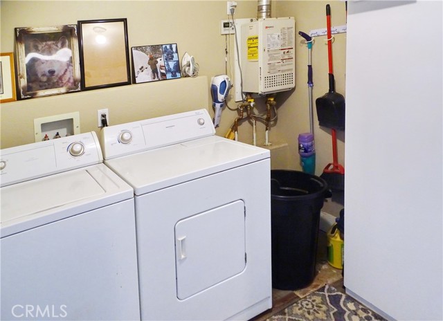 Detail Gallery Image 17 of 41 For 2097 Fox Ln, Big Bear City,  CA 92314 - 4 Beds | 3/1 Baths