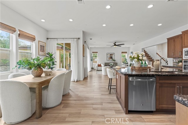 Detail Gallery Image 11 of 69 For 164 Newall, Irvine,  CA 92618 - 4 Beds | 4/1 Baths