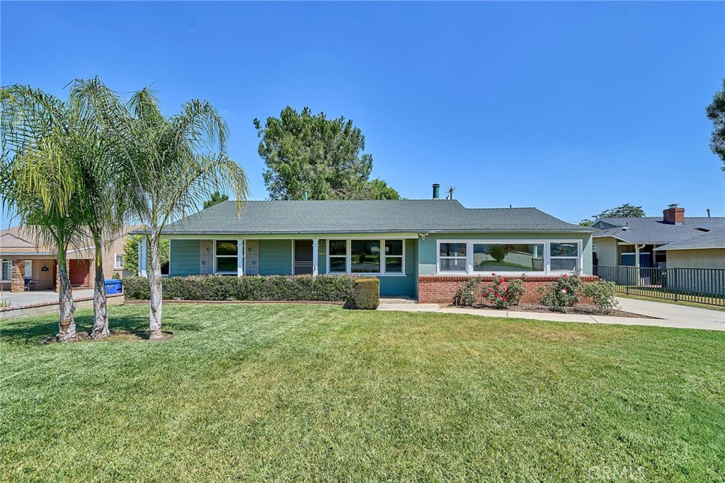 1307 E Mcwood