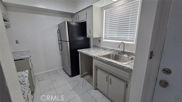 Detail Gallery Image 6 of 10 For 4404 Tierra Verde St #D,  Bakersfield,  CA 93301 - 2 Beds | 1/1 Baths