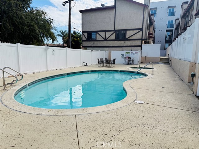 Detail Gallery Image 14 of 14 For 21930 Valerio St #15,  Canoga Park,  CA 91303 - 2 Beds | 2/1 Baths
