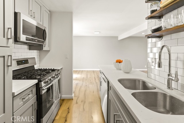 Detail Gallery Image 9 of 34 For 18620 Hatteras Street #223,  Tarzana,  CA 91356 - 3 Beds | 2 Baths