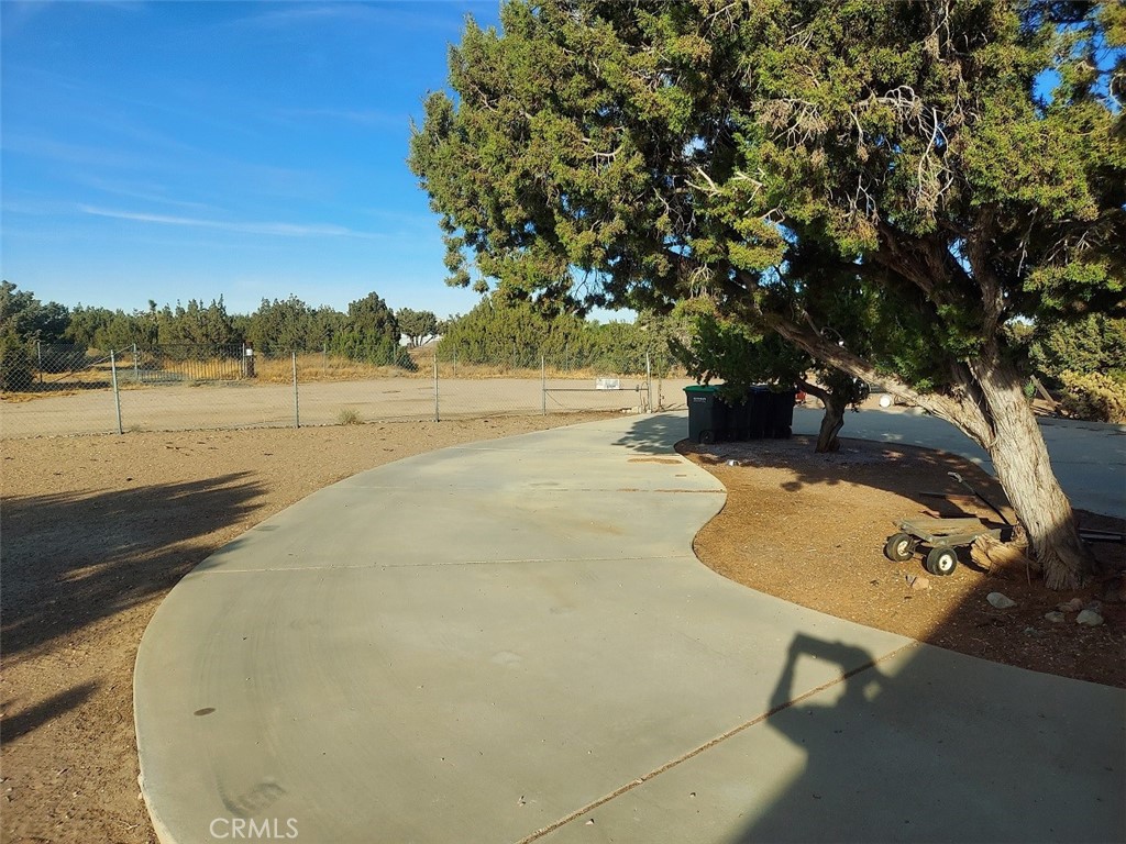 https://media.crmls.org/medias/79a04027-2948-4637-bc33-d1457a1df1d7.jpg?preset=X-Large