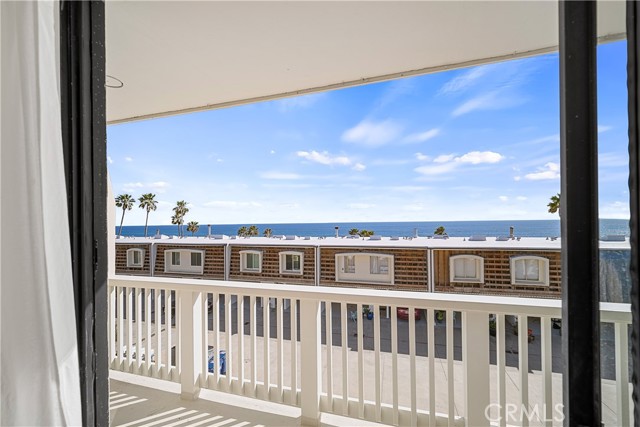 Detail Gallery Image 10 of 19 For 11862 Starfish Ln, Malibu,  CA 90265 - 2 Beds | 2 Baths