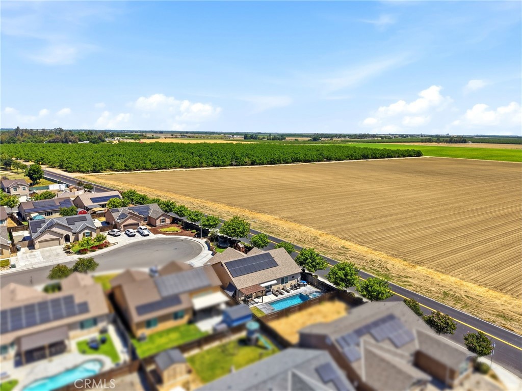 https://media.crmls.org/medias/79a0e3c5-4c69-4677-a4e0-22f990f24d0c.jpg?preset=X-Large