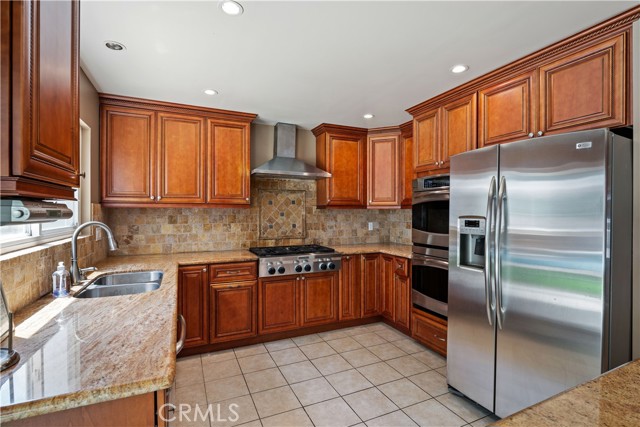 6120 Hedgewall Drive, Westlake Village CA: https://media.crmls.org/medias/79a1db92-6ef7-499f-aa76-13649bd764f8.jpg