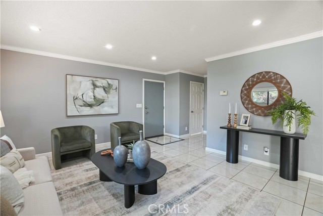 Detail Gallery Image 5 of 32 For 23542 Newhall Ave #5,  Newhall,  CA 91321 - 3 Beds | 3 Baths