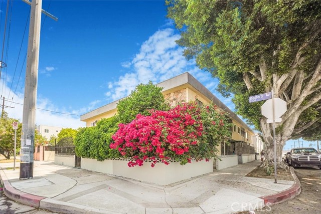 Detail Gallery Image 2 of 28 For 6904 Radford Ave #1,  North Hollywood,  CA 91605 - 2 Beds | 2 Baths