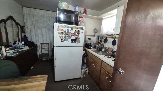 616 N St Louis Street, Los Angeles CA: https://media.crmls.org/medias/79a3af8c-f56c-428d-9e85-6360132096f0.jpg