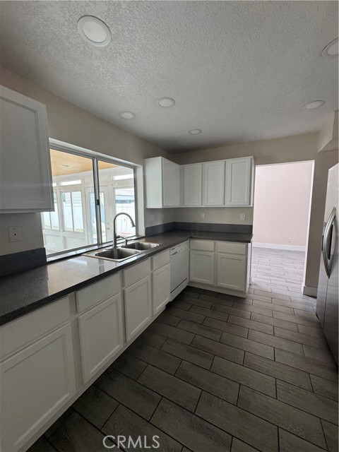 461 Camino Los Gallos, Perris CA: https://media.crmls.org/medias/79a3e800-8d86-4347-a471-e58a1e3e22af.jpg