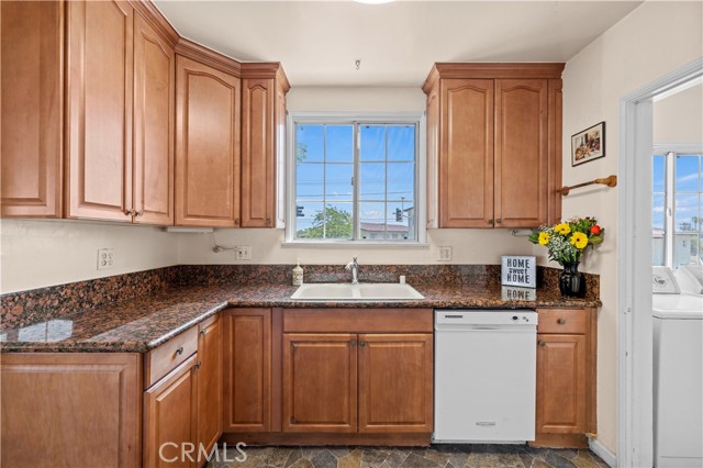 2505 North Keystone Street, Burbank CA: https://media.crmls.org/medias/79a4532b-b165-4cb2-840f-be906c78165a.jpg