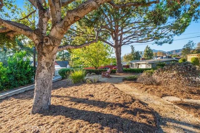 Detail Gallery Image 3 of 23 For 245 W Poppyfields Dr, Altadena,  CA 91001 - 2 Beds | 2 Baths