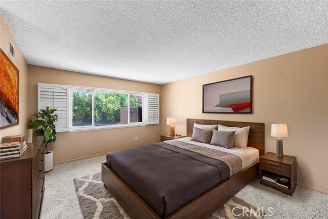 9946 Ruffner Avenue, North Hills CA: https://media.crmls.org/medias/79a500ff-a2a2-4f3d-bda0-f36daa19dff3.jpg
