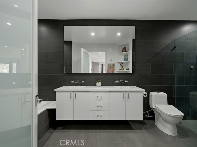 Detail Gallery Image 21 of 36 For 1277 S S Beverly Glen Blvd #107, Los Angeles,  CA 90024 - 2 Beds | 2 Baths