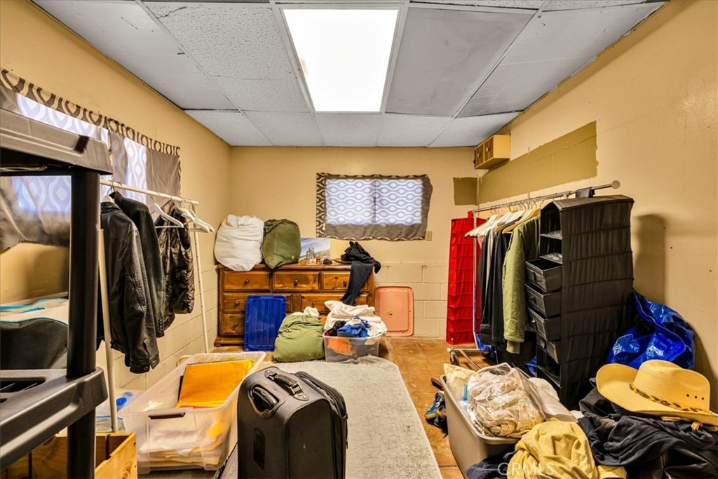 https://media.crmls.org/medias/79a60115-9d22-4c65-b386-a9b480d8b03e.jpg?preset=X-Large