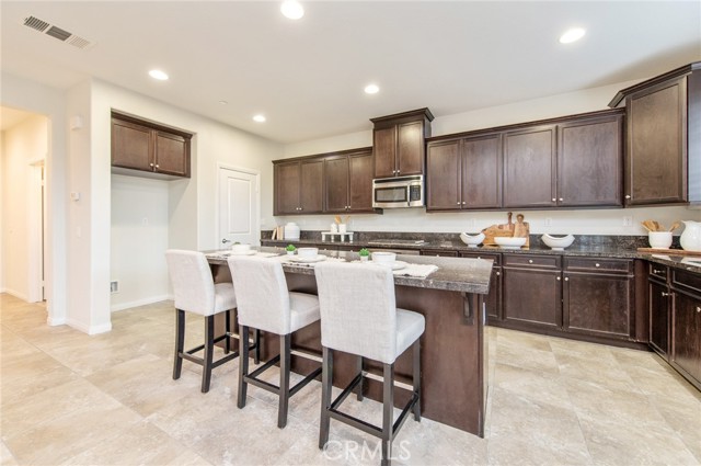 Detail Gallery Image 9 of 47 For 7114 Beckett Field, Corona,  CA 92880 - 3 Beds | 3 Baths