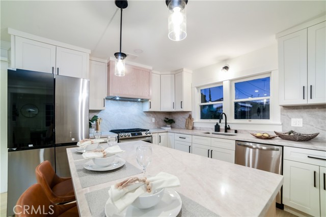 748 N Kenmore, Los Angeles CA: https://media.crmls.org/medias/79a69c73-6b71-4f0a-8639-519703de3a3a.jpg