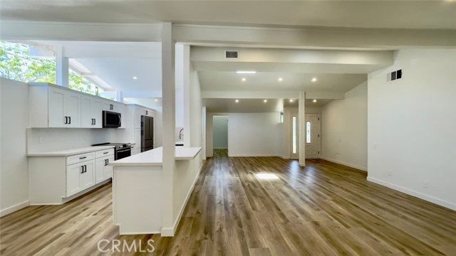 Detail Gallery Image 11 of 31 For 8742 Quakertown Ave, Northridge,  CA 91324 - 4 Beds | 2 Baths