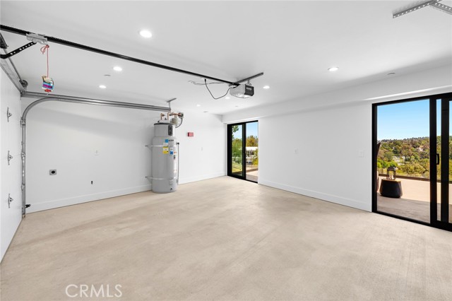 Detail Gallery Image 4 of 58 For 5134 Medina Rd, Woodland Hills,  CA 91364 - 5 Beds | 5/1 Baths