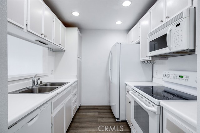 Detail Gallery Image 1 of 29 For 215 Wichita Ave #501,  Huntington Beach,  CA 92648 - 1 Beds | 1 Baths