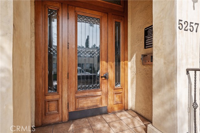 Image 2 of 33 For 5257 Radford Ave  101